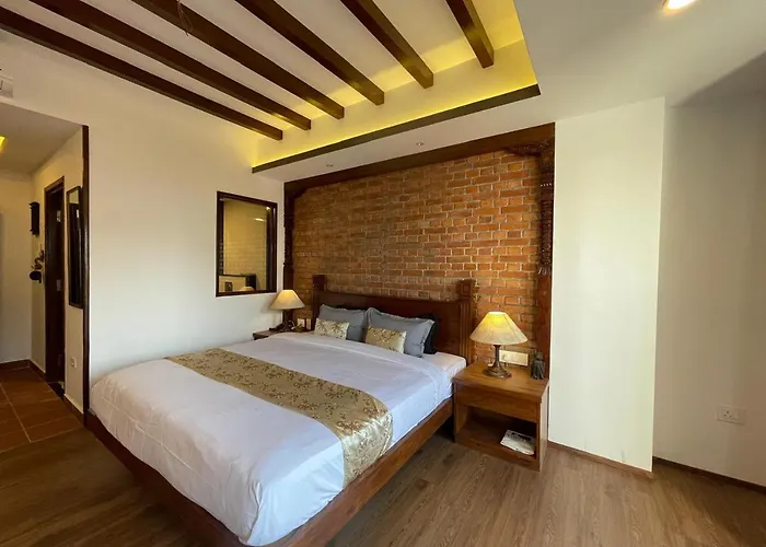 Ambassador Garden Hotel 4*